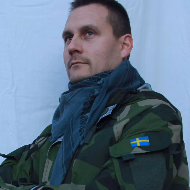 Shemagh BlueGrey/Black NAVY worn together with a M90 camouflage jacket.