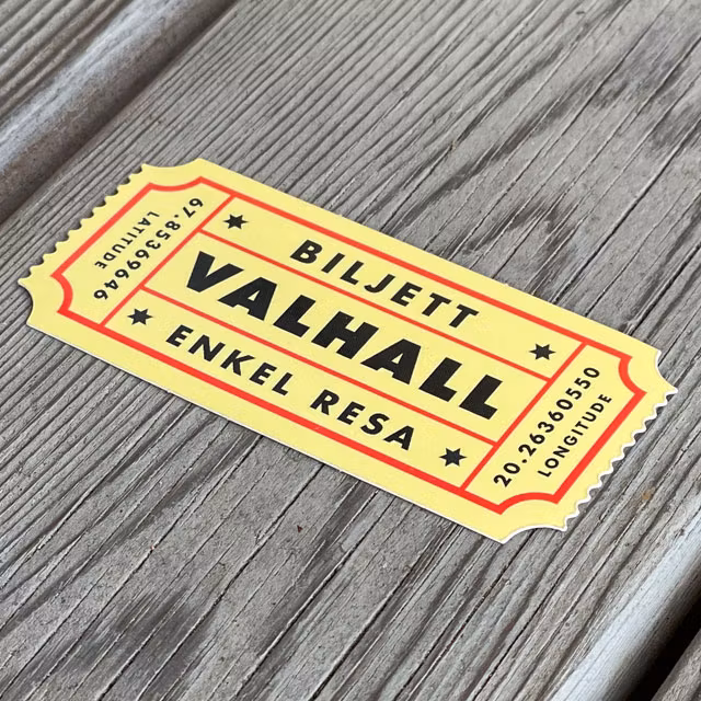 Sticker Biljett Valhall Gul/Röd sedd ur en vinkel