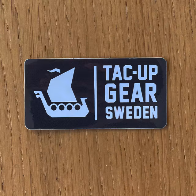 Sticker TUG Svartvit sedd framifrån