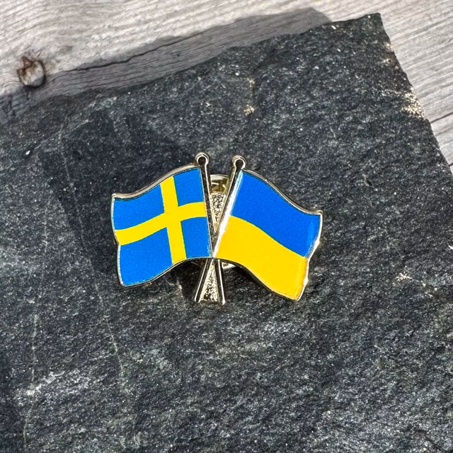Sweden & Ukraine Flag Pin