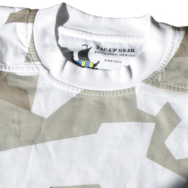 Neck and upper area on a T-Shirt M90 Arctic Winter.