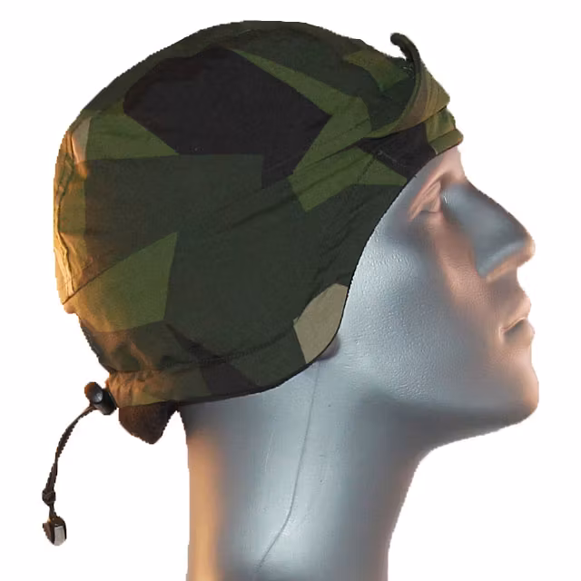 Mannequin side view of a Thermal Cap M90.
