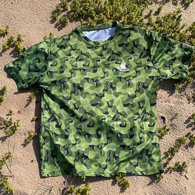 Training T-Shirt M90 MI lying on the beach
