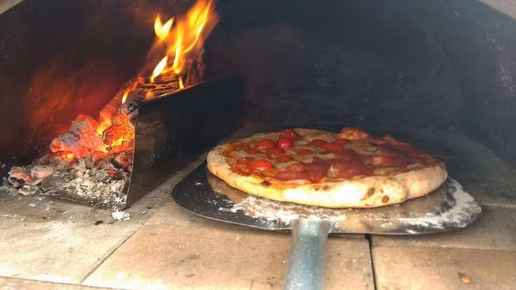 Pizzaugn inox svart. Ord 12900 kr.
