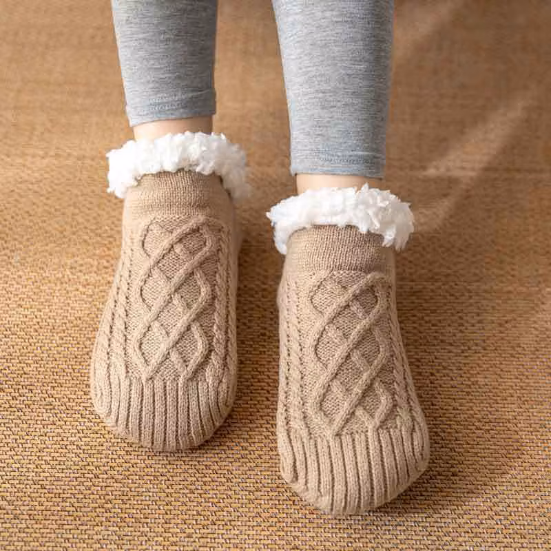 Lämpimät, liukastumista estävät neuletossut - BEIGE