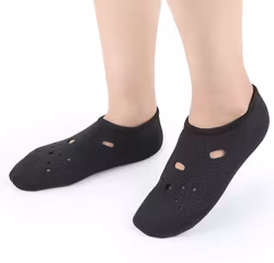 Neopreeniset uimakengät, joissa on tuuletusreiät, MUSTAA