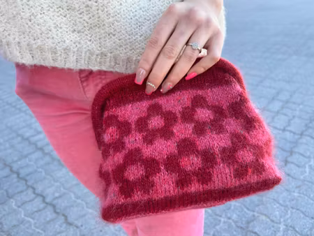 Frøken Vrangs blomstrete clutch