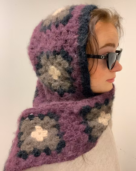 Frøken Vrangs hekla hoodie med skjerf