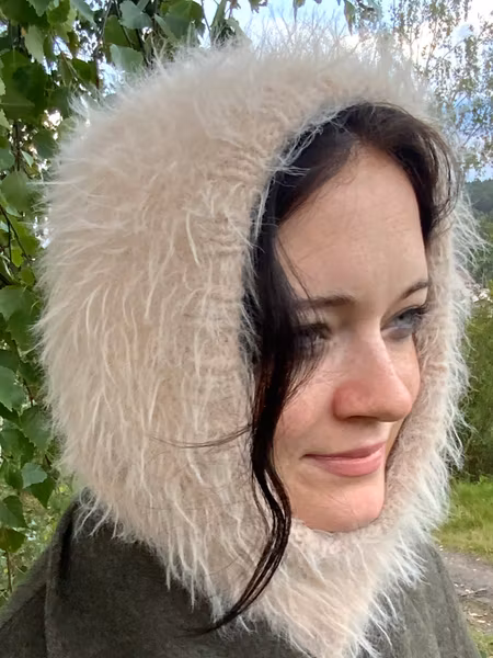 Frøken Vrangs pelshette i Basta