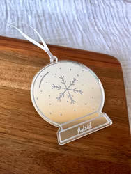 Julgranshänge - Graverad snöglob med namn