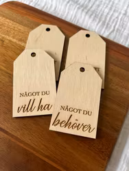 Julklappsetiketter 4 st - Behöver, vill ha, läsa, bära