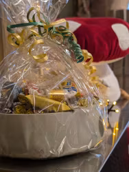 Stenskål med godis Inslagen