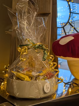 Stenskål med godis Inslagen