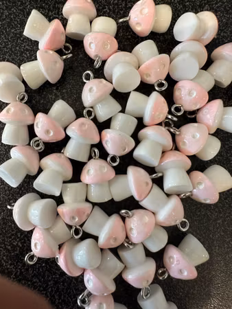 BERLOCK LITEN SVAMP ROSA/VIT
