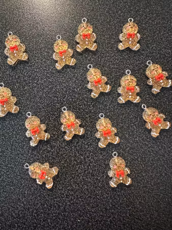 BERLOCK GULDIG GLITTER PEPPARKAKSGUBBE