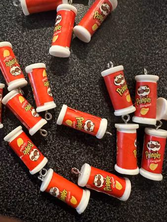 BERLOCK PRINGLES RÖD andrahandssortering