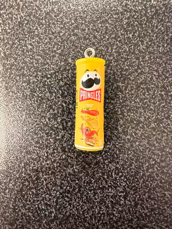 BERLOCK GUL PRINGLES CHIPS