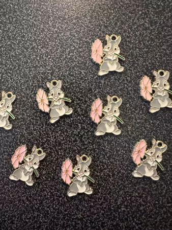 BERLOCK KANIN MED BLOMMA