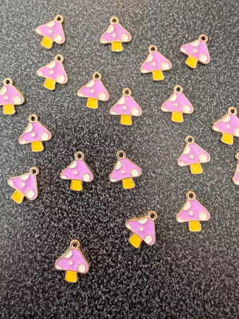 BERLOCK LITEN LILA SVAMP METALL