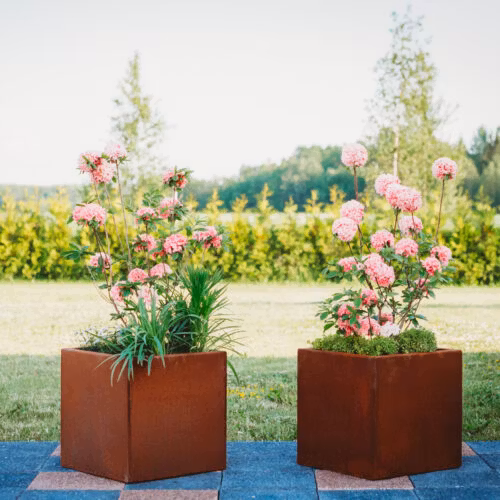 Clara XL – blomkruka i cortenstål