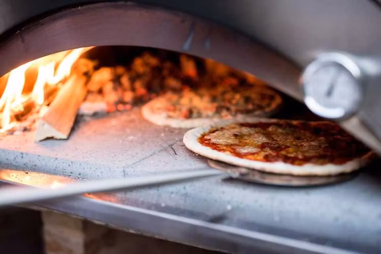 Pizzugn Pizzaiolo ved 4 pizzor. rostfri 15990kr  inkl överdrag