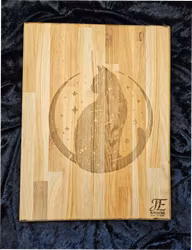 Skärbräda i ek med kattmotiv.