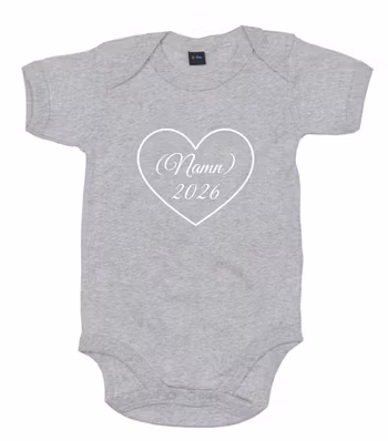 Kortärmad Body Med Valfritt Namn & år med hjärta