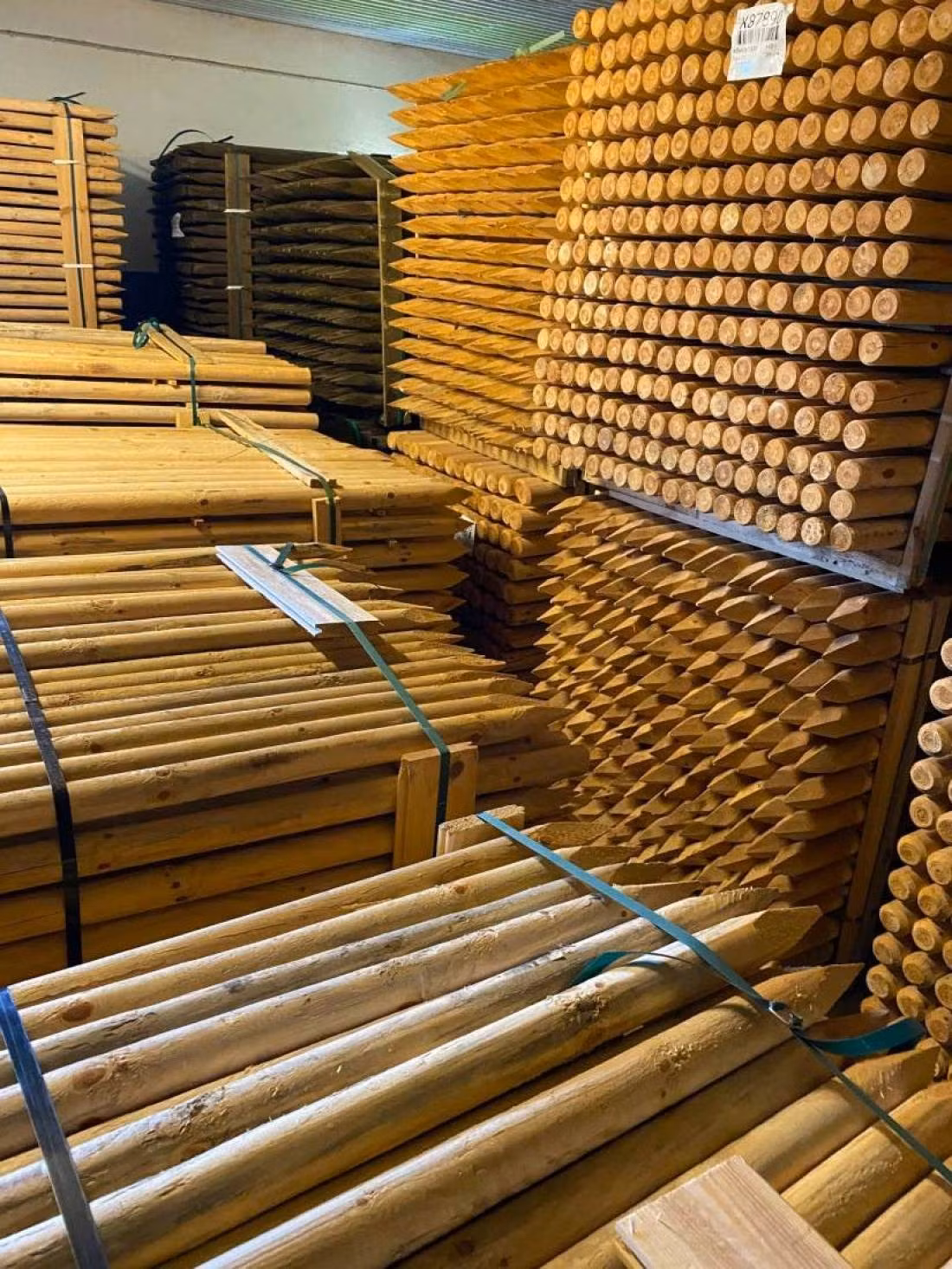 Trästolpar, vi har de flesta längder i lager, kontakta oss för offert