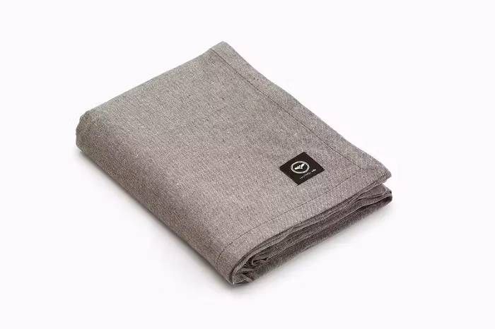 Duk bordsduk rund behandlad avtorkningsbar brunmelerad återvunnet material ecotextil