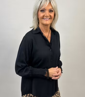 Blus med bred smock i ärmslutet- svart