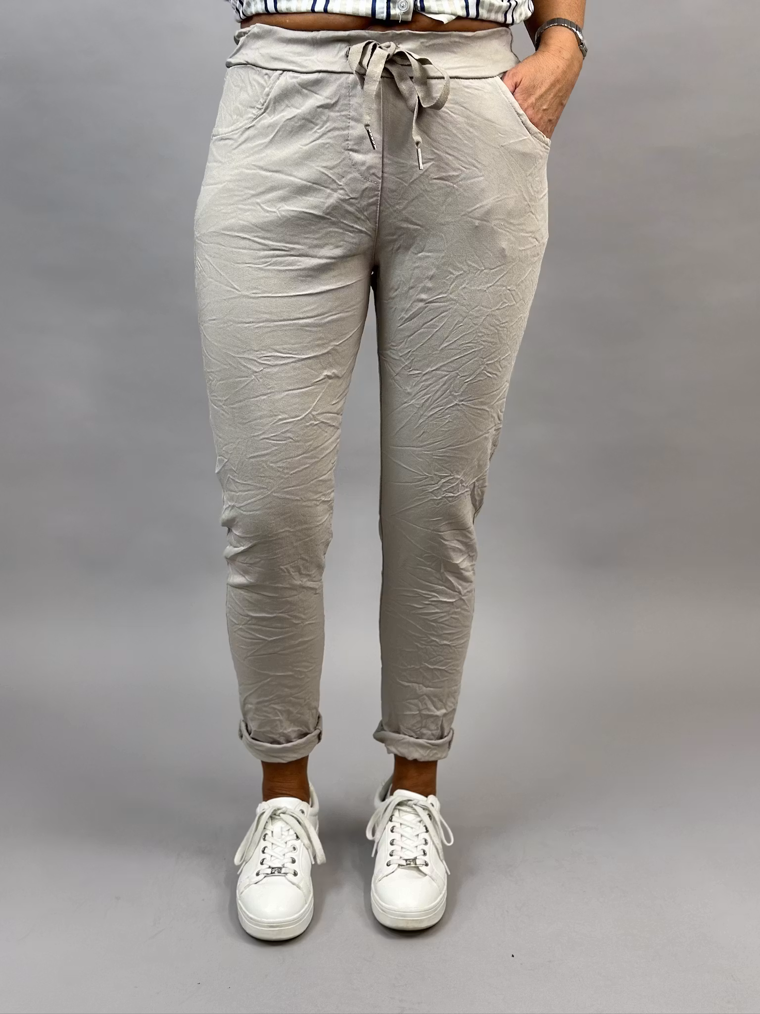 magisk beige byxa fickor dragsko resår mix by heart signe