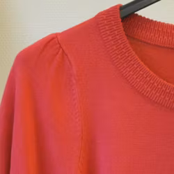 Stickad tröja, röd