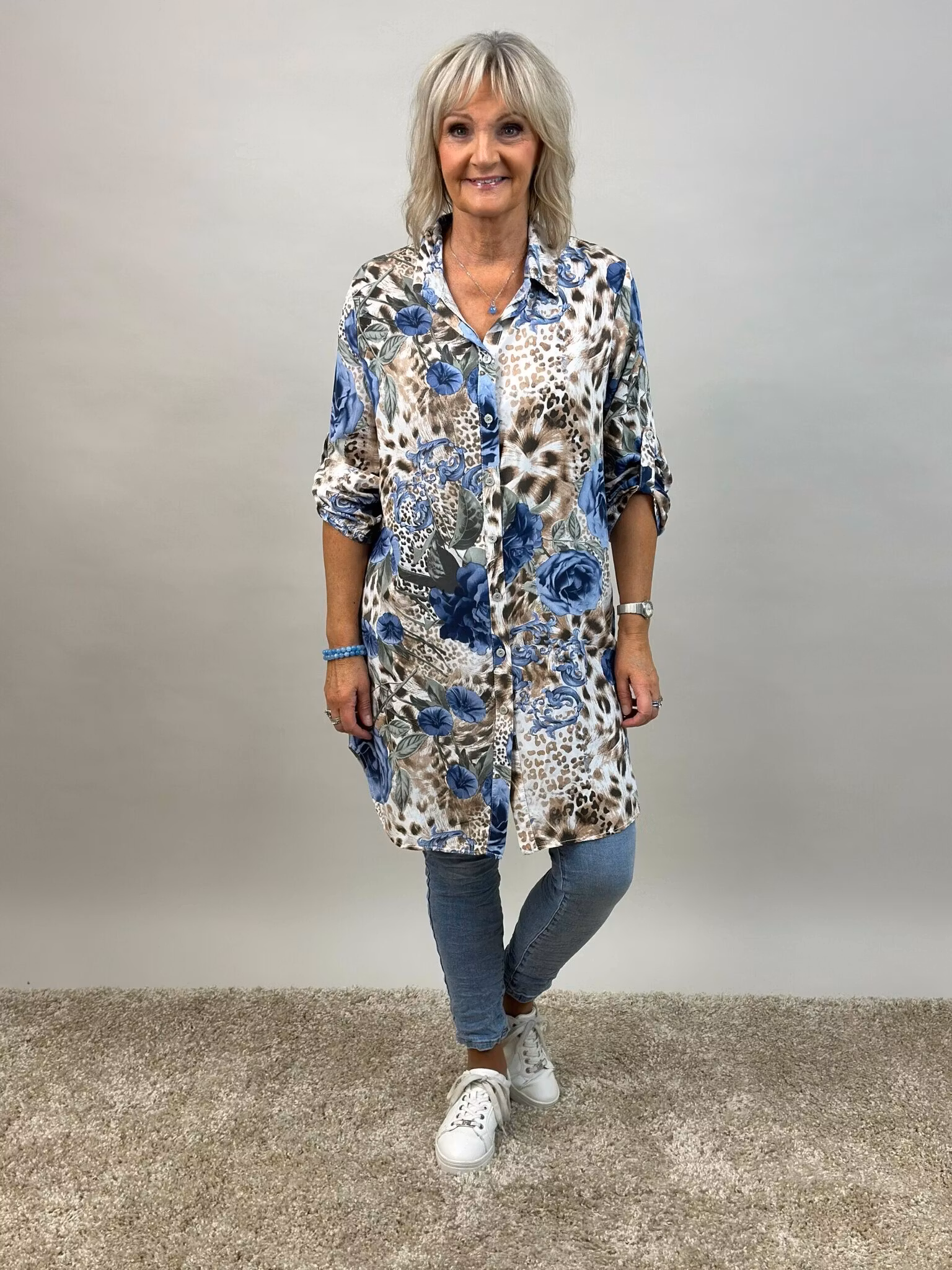 långskjorta tunika klänning genomknäppt blå blommig leomönster viscose mixbyheart