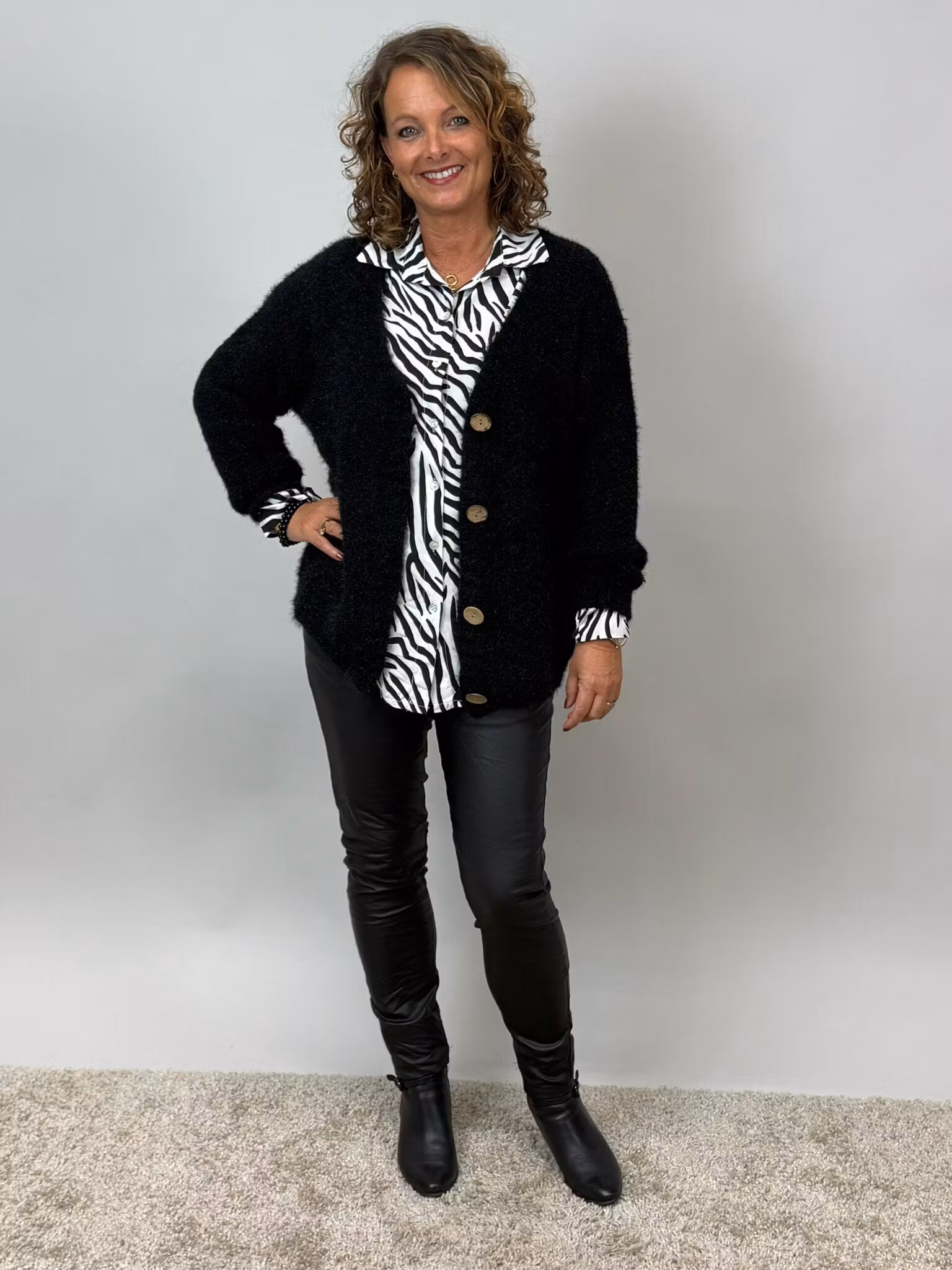 Stickad kofta - svart