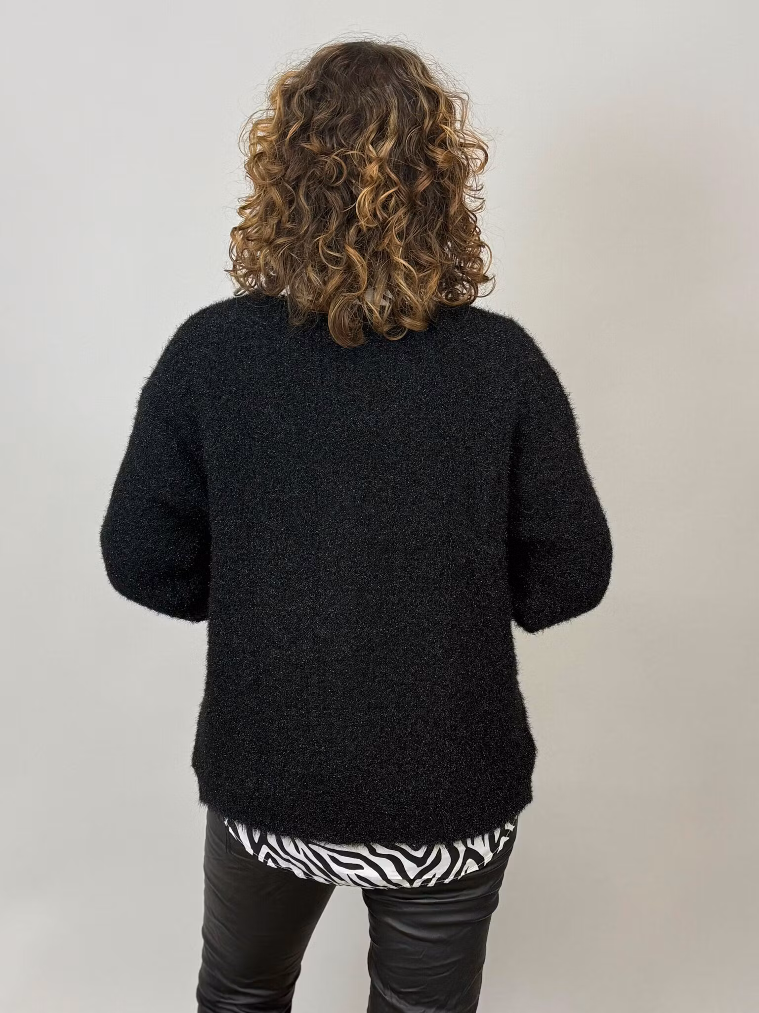 Stickad kofta - svart