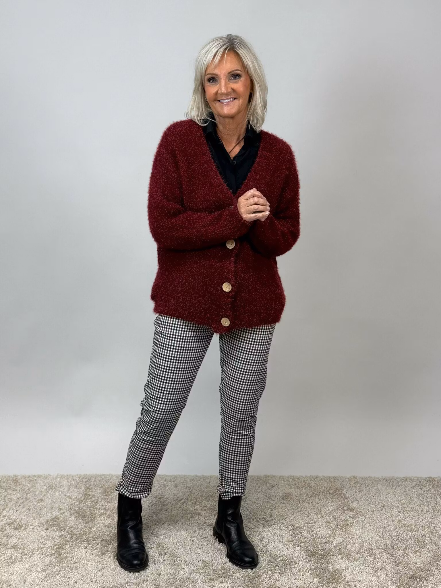 Stickad kofta - vinröd