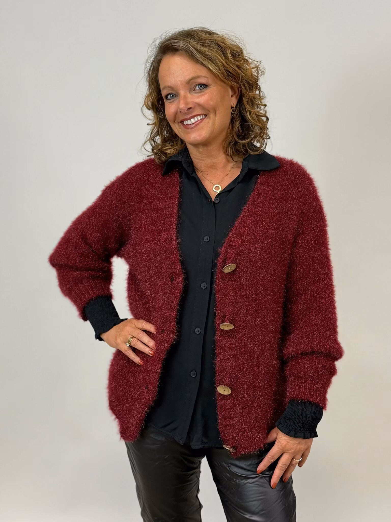 Stickad kofta - vinröd