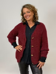 Stickad kofta - vinröd