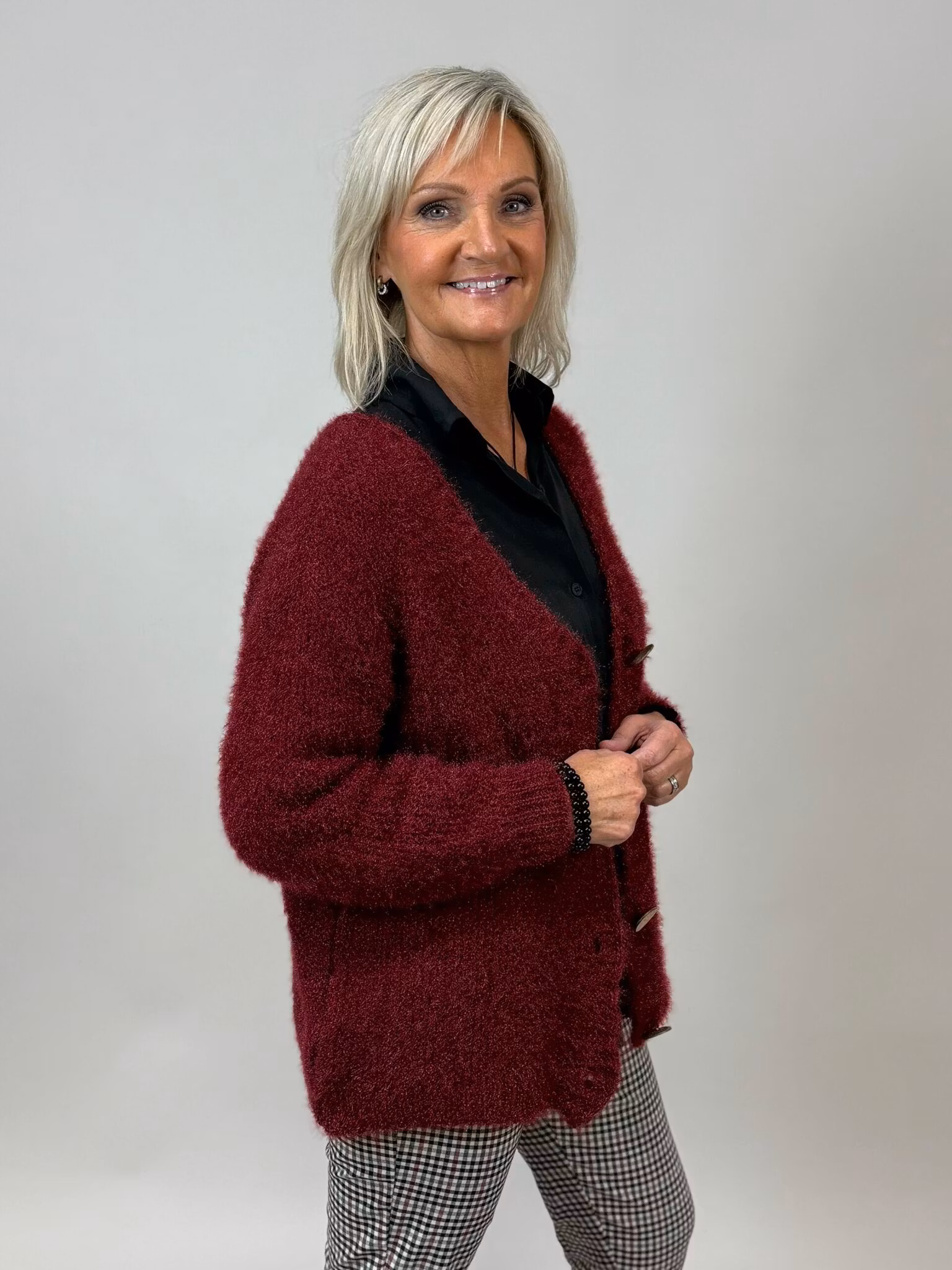 Stickad kofta - vinröd