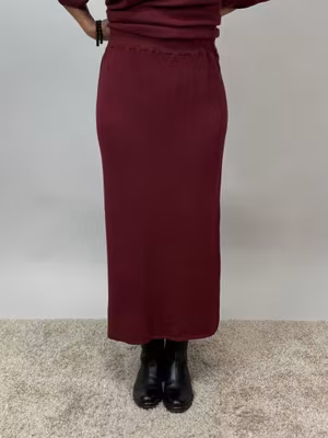 Stickad kjol - vinröd