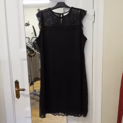 Spetsklänning - svart