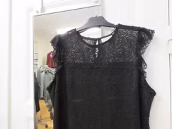 Spetsklänning - svart