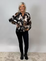 Mönstrad blus - svart/brun/vit