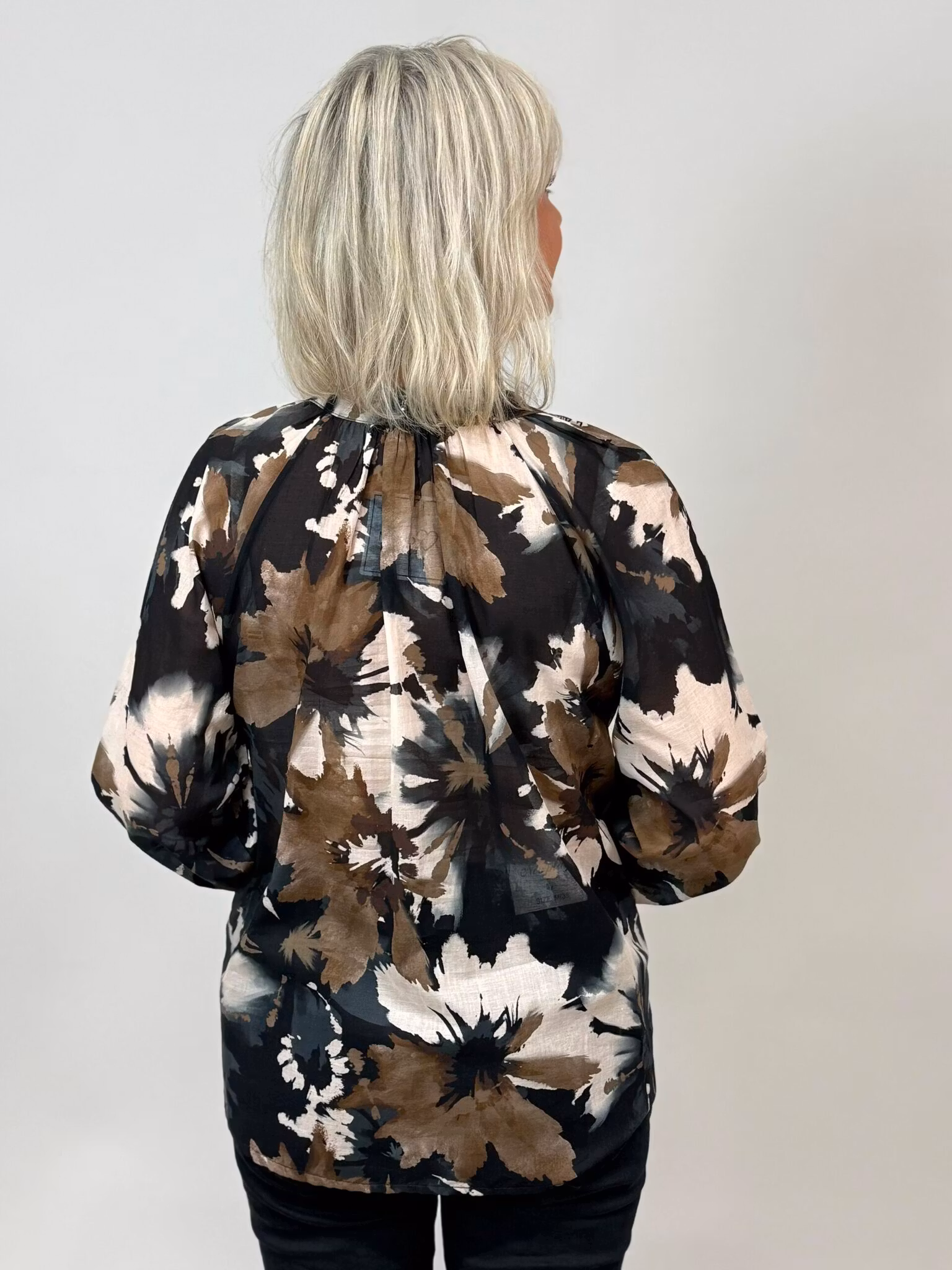 Mönstrad blus - svart/brun/vit