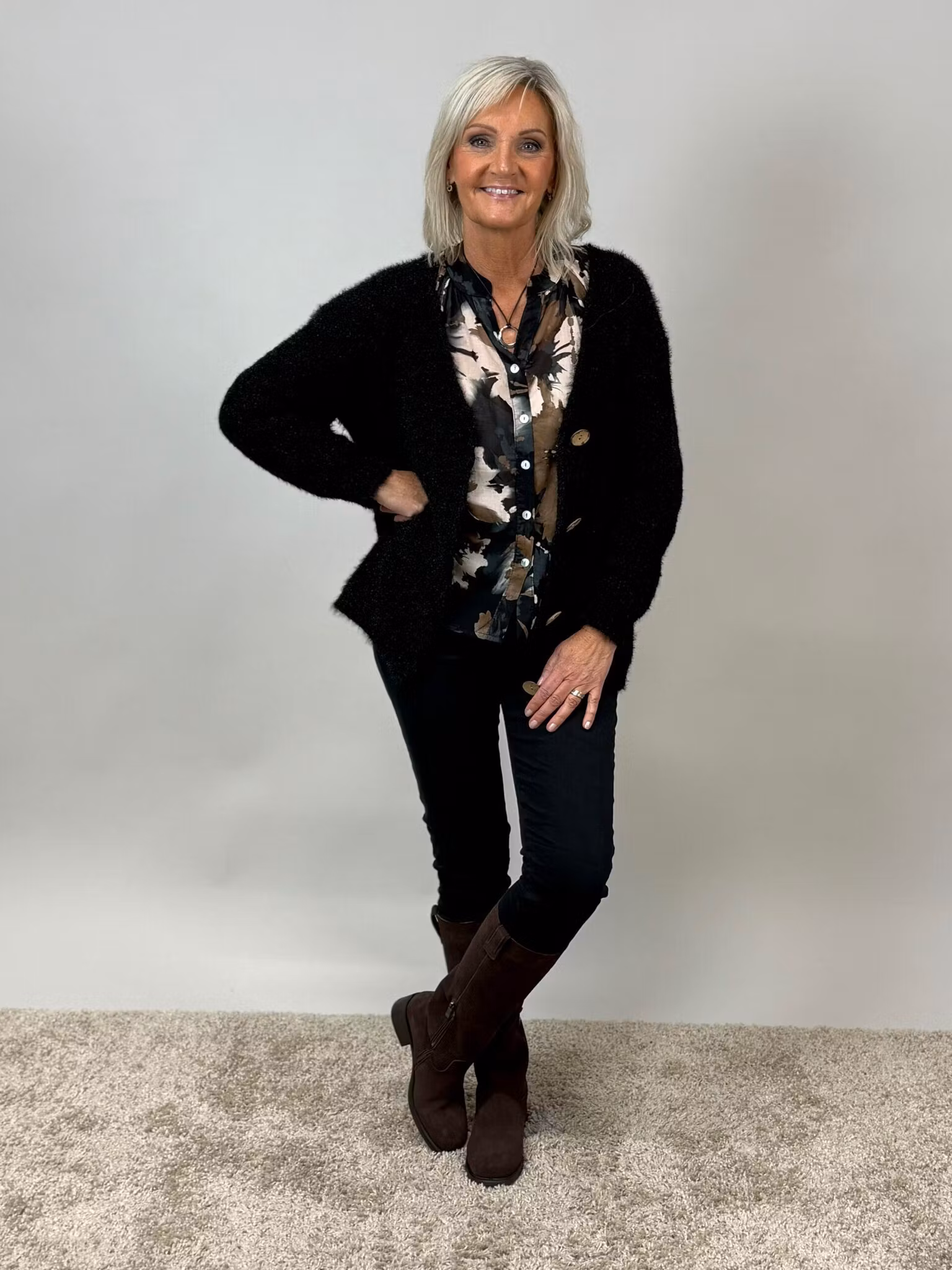 Mönstrad blus - svart/brun/vit