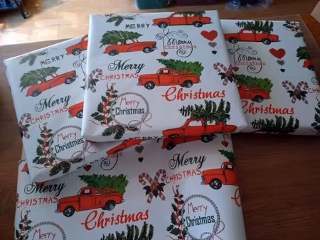 Julklappsspelet - Färdiginslagna, hemliga paket