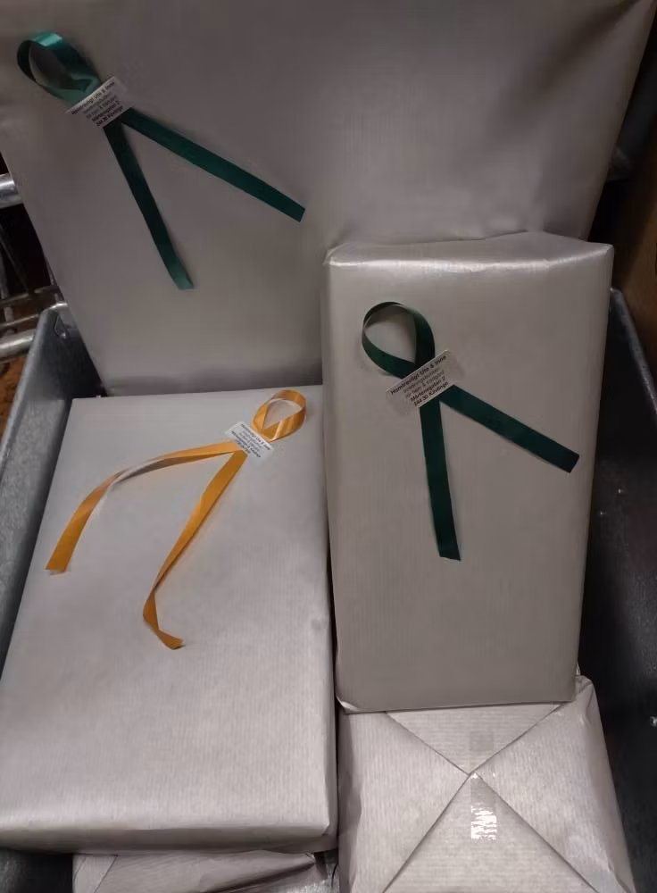 färdiginslaget paket till julklappsspelet