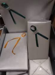 Julklappsspelet - Färdiginslagna, hemliga paket