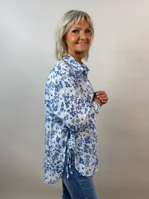 Blus med knyt i sidan - blå