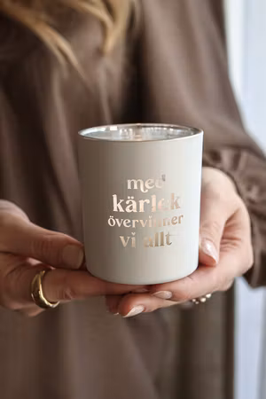 Majalykta - Med kärlek övervinner...